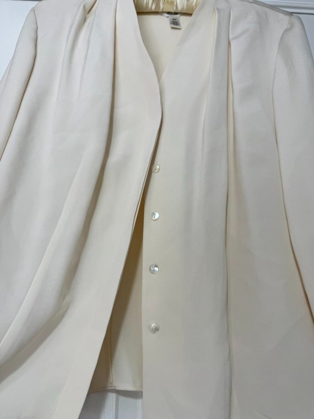 Talbots Classic Quality 100% Silk Cream French Cuff Long Sleeve Blouse Size 16W - Picture 3 of 12